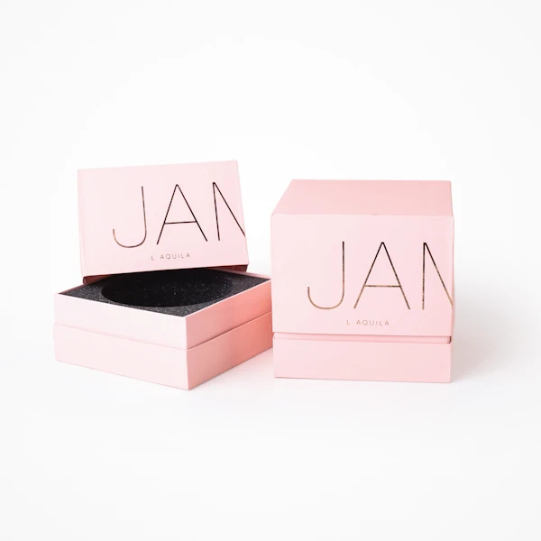 custom rigid box with magnetic closure